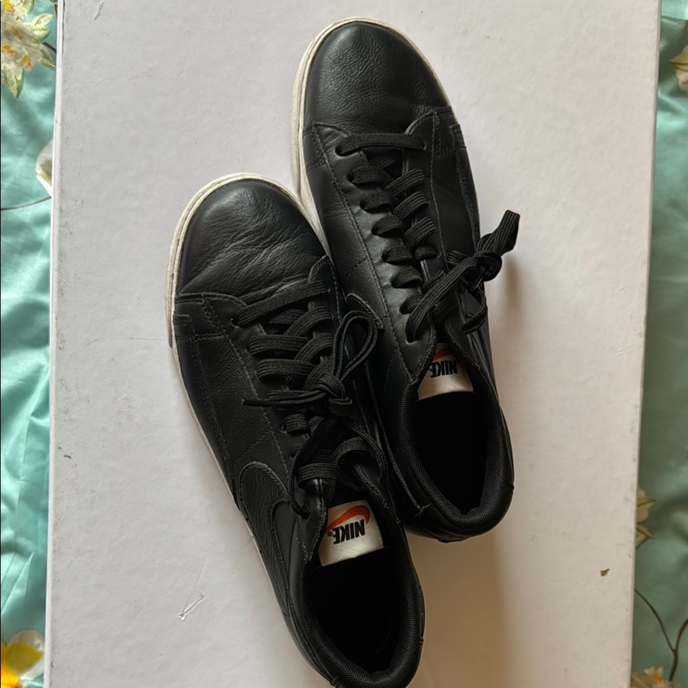 Nike Black Minimalist Sneakers Nike Blazer Studio Liw Leather